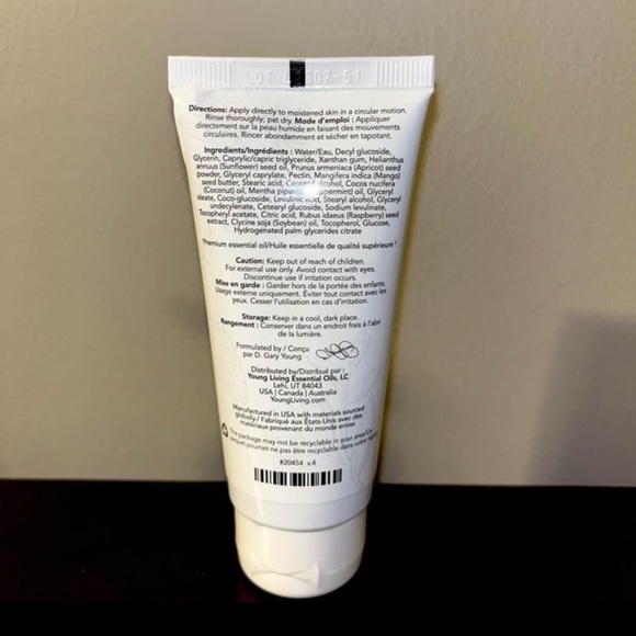 NEW Mint Satin Facial Scrub Young Living - Picture 2 of 5